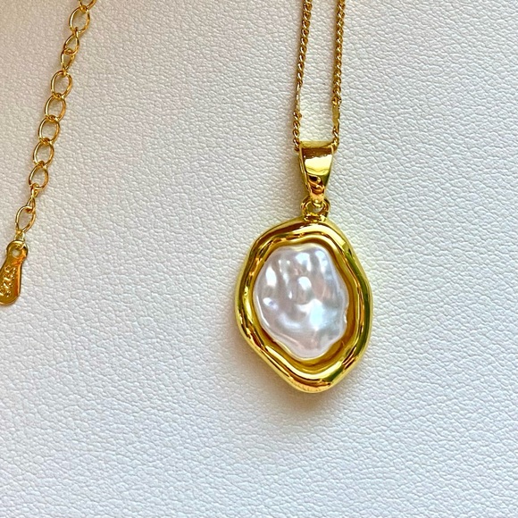 Jewelry - Gold Pearl Baroque Pendant Necklace